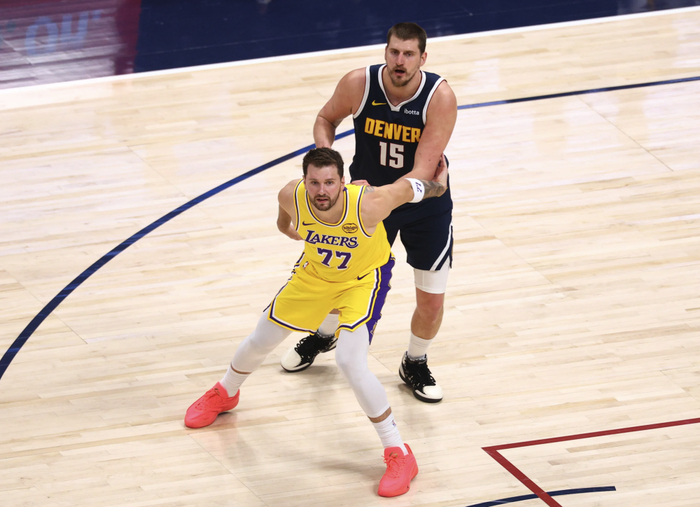 NBA常规赛多场焦点战：东契奇约基奇对决引关注