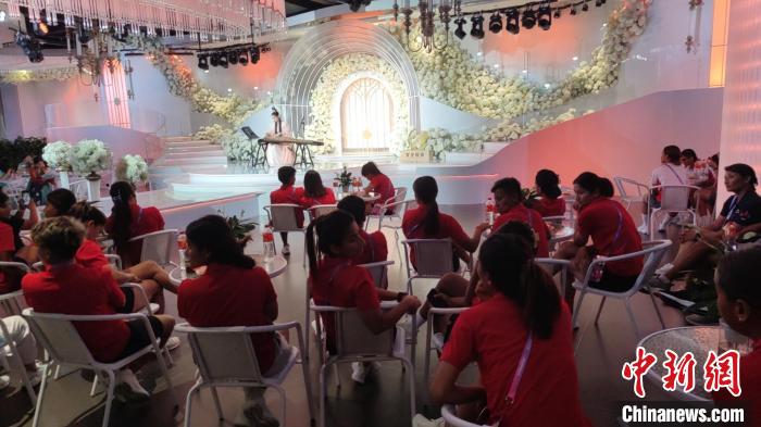 海外运动员共庆中秋 体验中华传统文化魅力