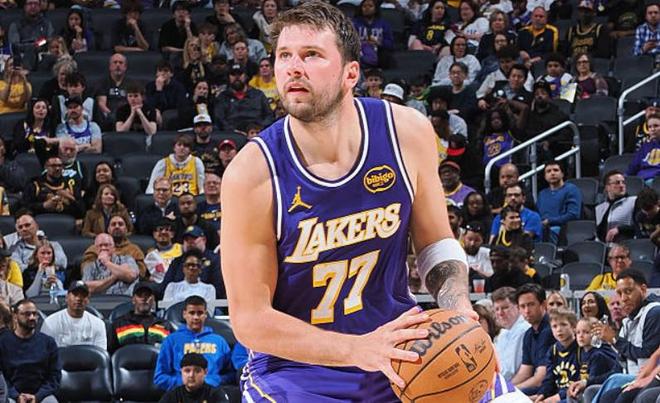 东契奇砍下43分助湖人客场力克步行者