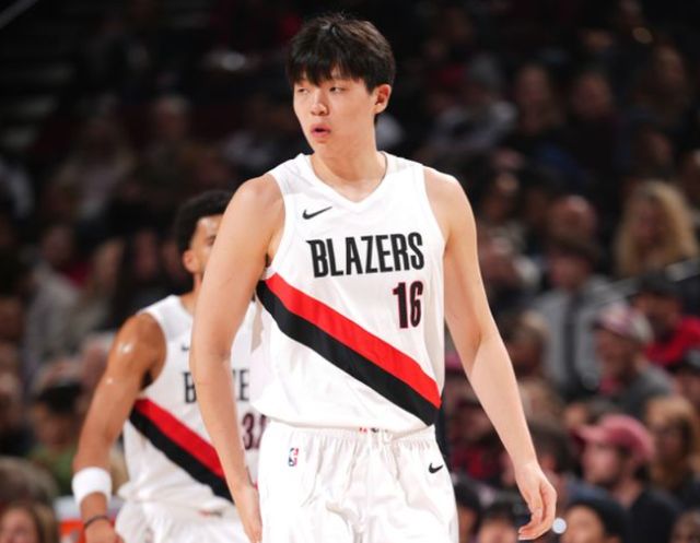 开拓者大胜快船杨瀚森五零之光小卡绝望